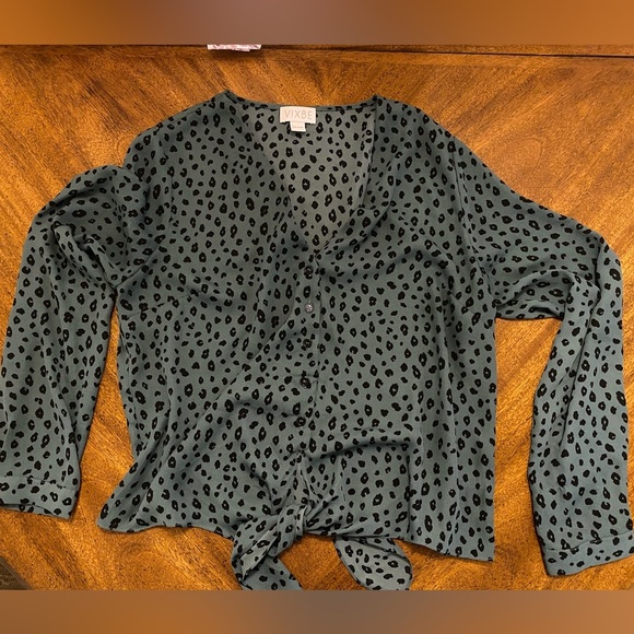 Vixbe Green Leopard Tie Bottom Blouse - Picture 2 of 2